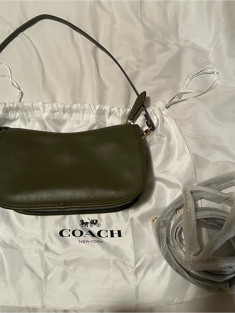 Coach Olive Waverly Leather Shoulder Bag with Gold Chain - Picture 4 of 9